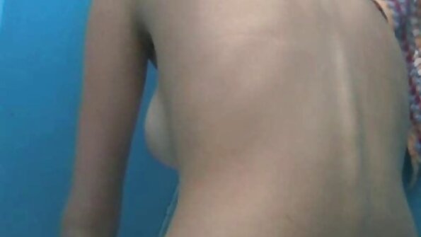 Redhead milf Marie McCray ar dabīgām krūtīm nodarbojas ar seksu un saņem slodzi mutē