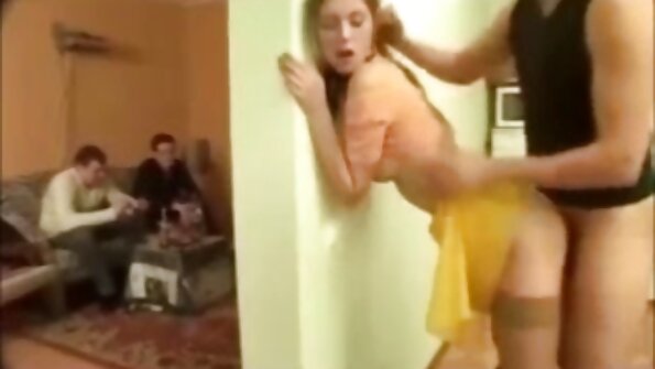 Satriecošā meitene Tomi Teilore brauc ar lielu, skaistu vīrišķo nūju POV