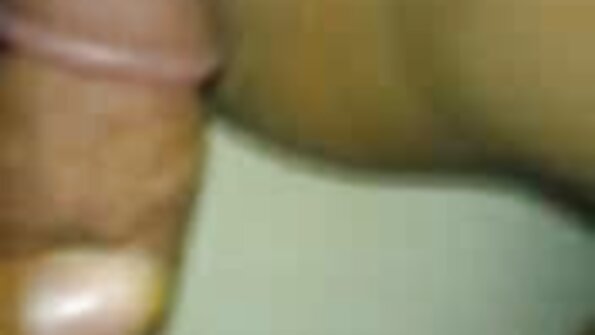 Arielle Feja un Mindija Minka laiza un drāž ar piesprādzētu dildo