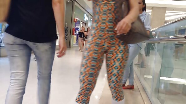 Miecēta vixen Sofi Ryan, kas apkalpo garo dūrienu POV