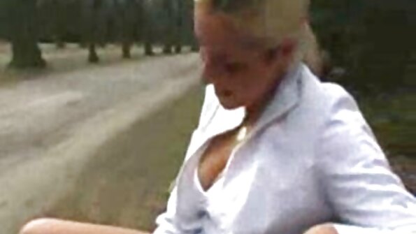 Redhead MILF Miah Croft Finger Viņas mafins