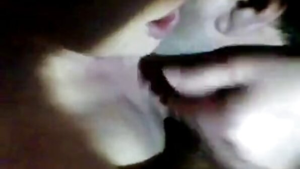 Horny Heather ar matainu incīti izklaidējas ar vibratoru
